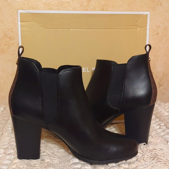 Michael Kors NIB Evaline Booties 10 Bk/Bwn - Picture 1 of 10